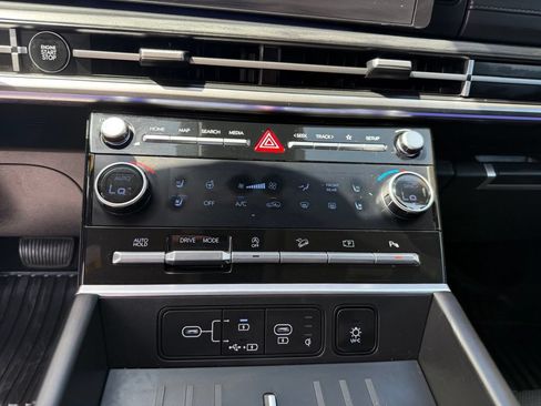 Certified 2024 Hyundai Santa Fe Limited FWD image 19
