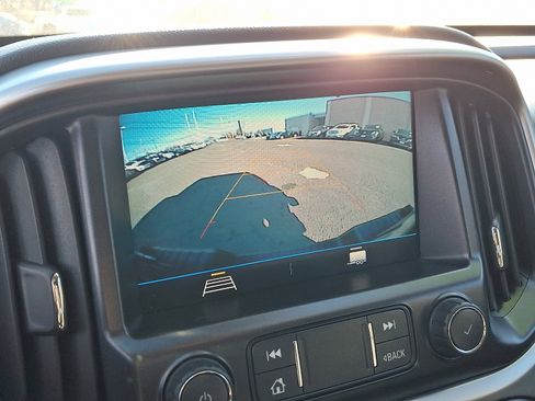 Used 2021 Chevrolet Colorado LT w/ Safety Package image 18