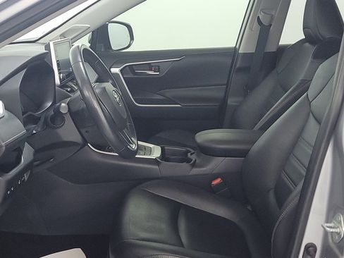 Used 2021 Toyota RAV4 XLE Premium image 14