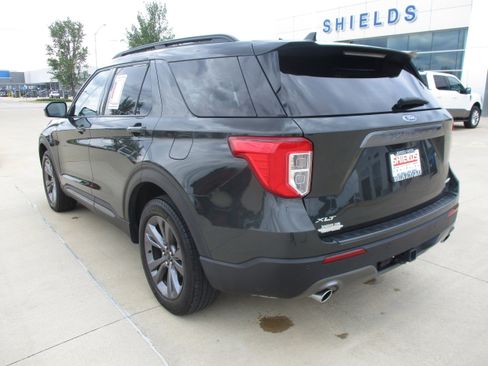 Used 2024 Ford Explorer XLT w/ Equipment Group 202A AWD/4WD image 4