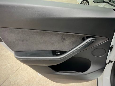 Used 2021 Tesla Model Y Long Range image 23