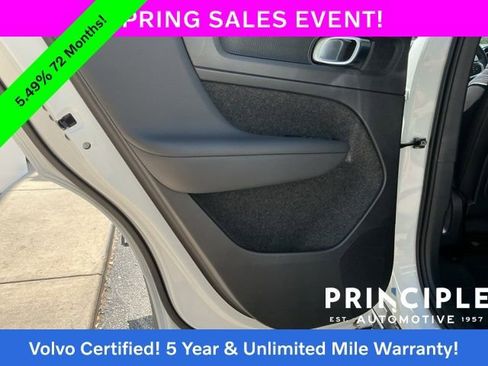 Certified 2025 Volvo XC40 B5 Plus AWD/4WD image 32