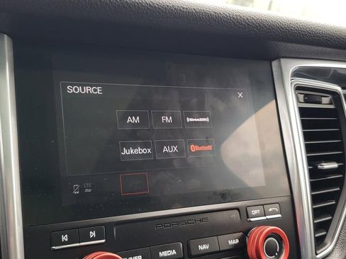 Used 2018 Porsche Macan AWD/4WD image 24