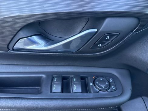 Used 2023 GMC Terrain SLE w/ Driver Convenience Package image 10