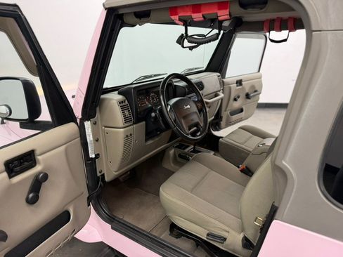 Used 2004 Jeep Wrangler Sahara w/ Dual Top Group AWD/4WD image 45