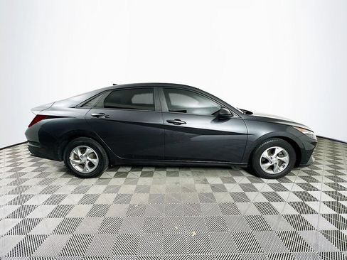Used 2022 Hyundai Elantra SE FWD image 11
