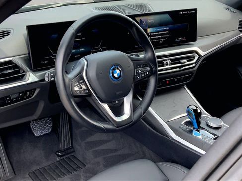 Used 2023 BMW i4 eDrive35 w/ Premium Package RWD image 17