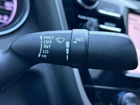 Used 2020 Toyota Camry SE w/ Blackout Package FWD image 35