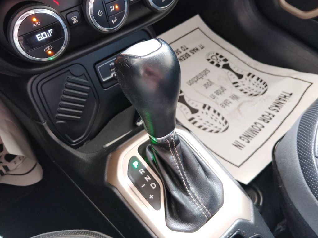 Used 2015 Jeep Renegade Limited FWD image 28