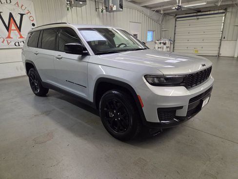 Used 2024 Jeep Grand Cherokee L Laredo AWD/4WD image 10