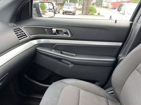 Used 2017 Ford Explorer XLT w/ Equipment Group 201A AWD/4WD image 13