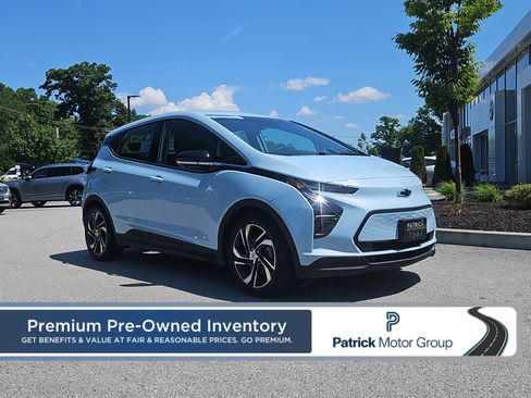 Used 2023 Chevrolet Bolt LT w/ Infotainment Package FWD image 1