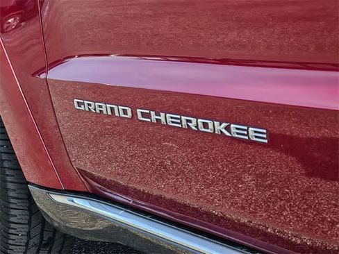 Used 2015 Jeep Grand Cherokee Summit image 11