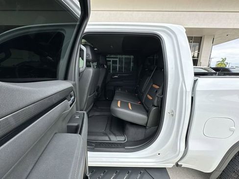 Certified 2025 GMC Sierra 1500 AT4 w/ Technology Package AWD/4WD image 29