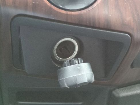 Used 2011 Ford F350 Lariat w/ Lariat Interior Pkg image 30