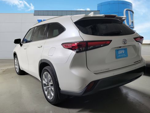 Used 2020 Toyota Highlander Limited image 4