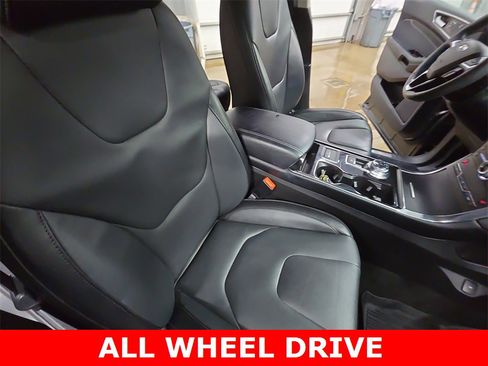 Used 2019 Ford Edge Titanium w/ Cold Weather Package image 10