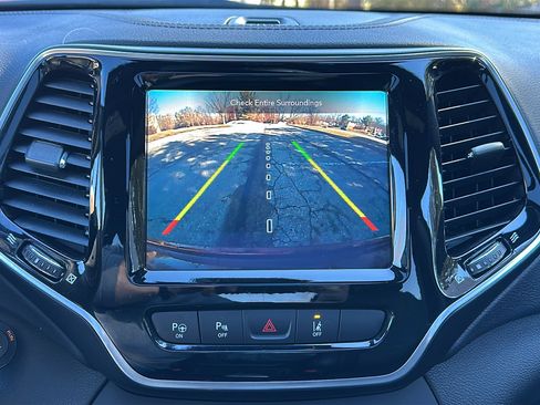 Used 2021 Jeep Cherokee High Altitude image 21