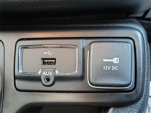 Used 2019 Jeep Renegade Sport image 24