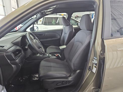 Used 2025 Subaru Forester Premium AWD/4WD image 9