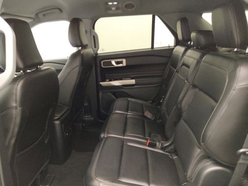 Used 2024 Ford Explorer XLT w/ Equipment Group 202A RWD image 18