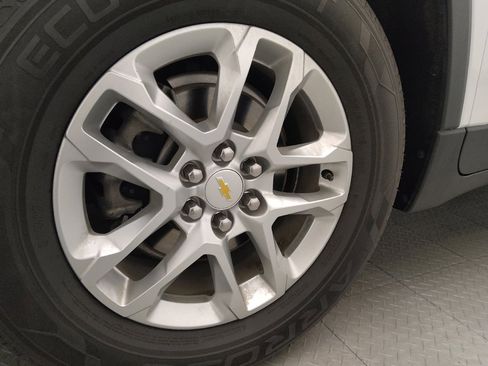 Used 2021 Chevrolet Traverse LT FWD image 31