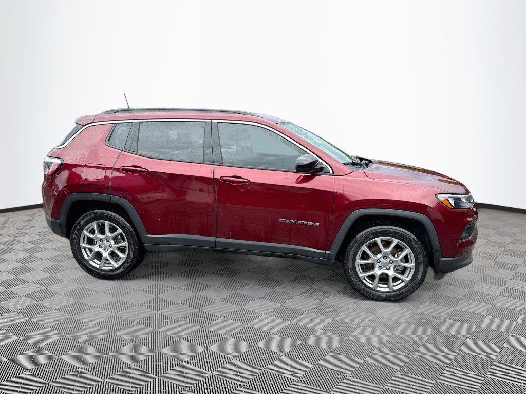 Used 2022 Jeep Compass Latitude AWD/4WD image 5