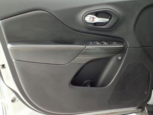 Used 2015 Jeep Cherokee Limited image 13