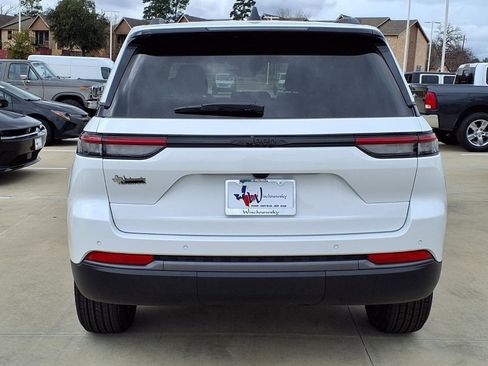 New 2026 Jeep Grand Cherokee Altitude image 5
