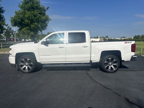 Used 2018 Chevrolet Silverado 1500 LT w/ All Star Edition AWD/4WD image 6