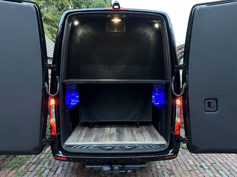 Used 2024 Mercedes-Benz Sprinter 3500 image 28