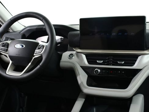 New 2026 Ford Explorer Active w/ Active Comfort Package AWD/4WD image 8