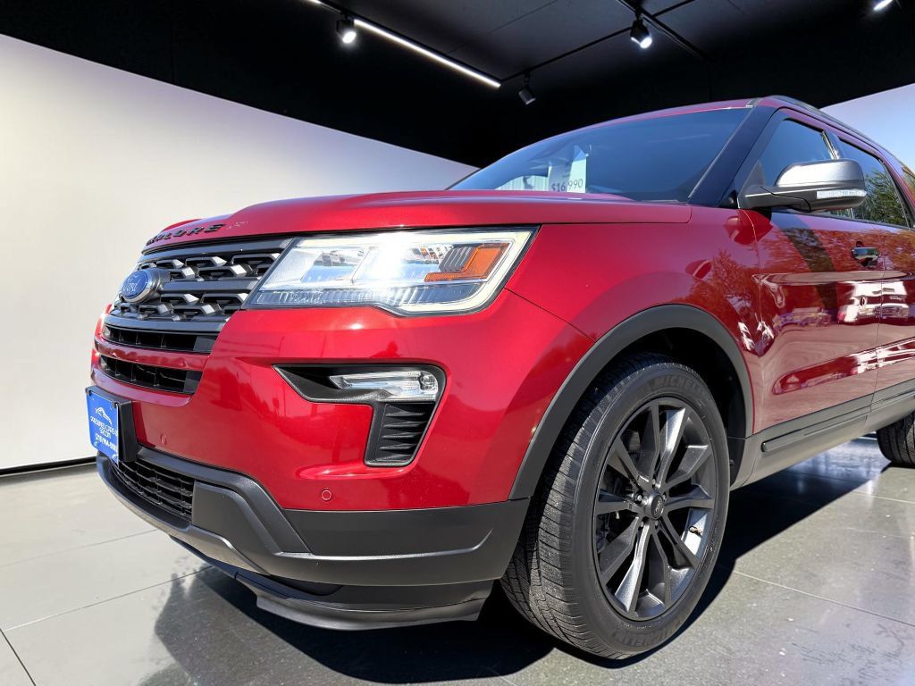 Used 2019 Ford Explorer XLT w/ Equipment Group 202A FWD image 9