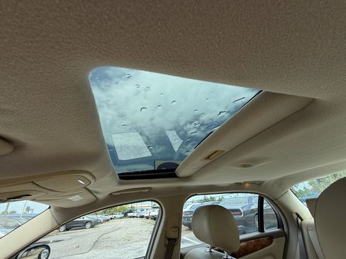 Used 2005 Jaguar XJ8 image 15