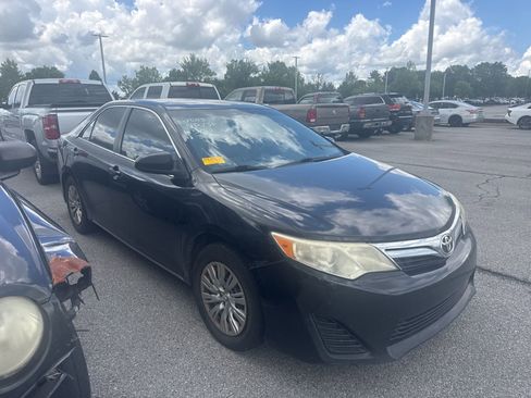 Used 2013 Toyota Camry LE FWD image 3