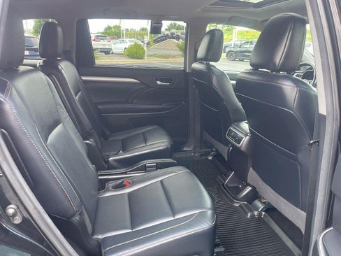 Used 2018 Toyota Highlander XLE AWD/4WD image 14