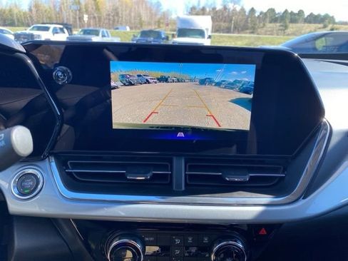 Used 2025 Chevrolet Trax LT w/ Driver Confidence Package FWD image 21