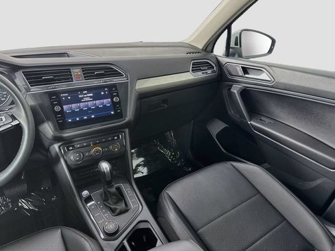 Used 2020 Volkswagen Tiguan SE w/ Panoramic Sunroof Package AWD/4WD image 28