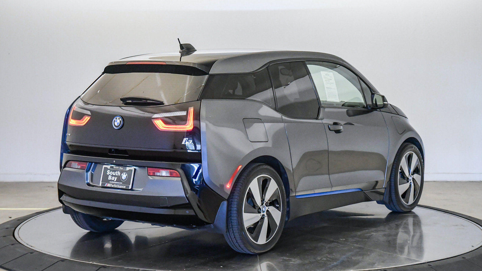 Used 2017 BMW i3 w/ Range Extender RWD image 4