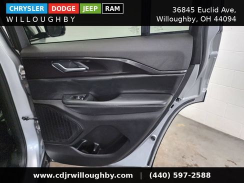 Used 2023 Jeep Grand Cherokee Altitude AWD/4WD image 34