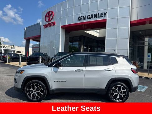 Used 2025 Jeep Compass Limited AWD/4WD image 3