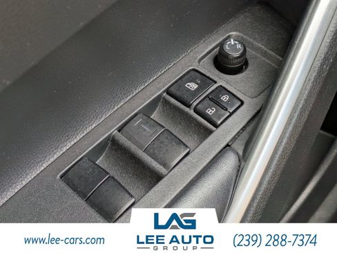 Used 2022 Toyota Corolla Cross LE FWD image 17