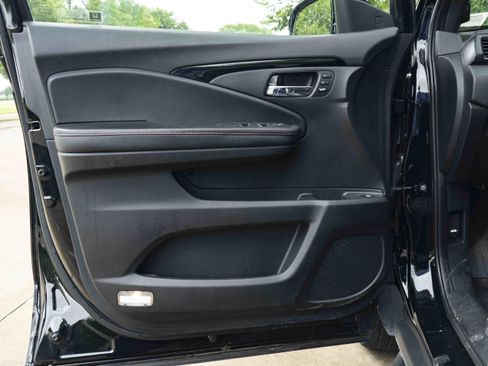 Used 2025 Honda Ridgeline Black Edition image 38
