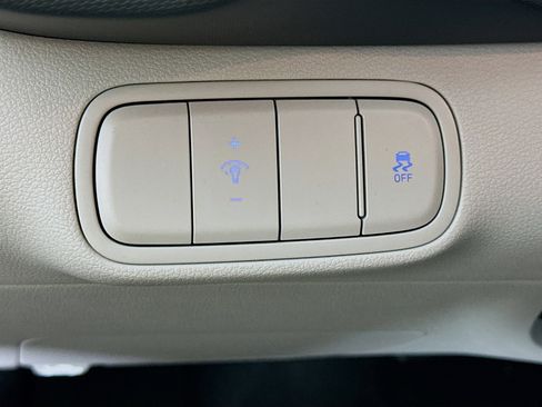 Used 2025 Hyundai Venue SEL image 17