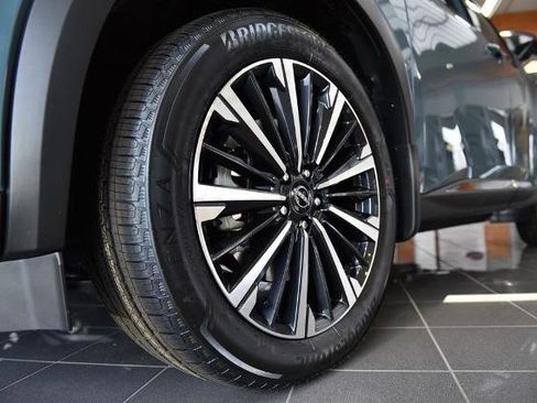 New 2026 Nissan Pathfinder Platinum image 4