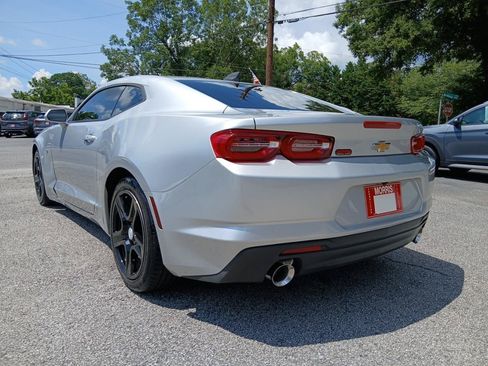Used 2019 Chevrolet Camaro LT RWD image 8