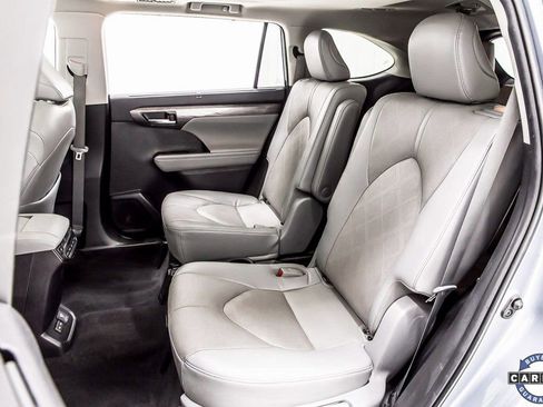 Used 2023 Toyota Highlander Platinum image 30
