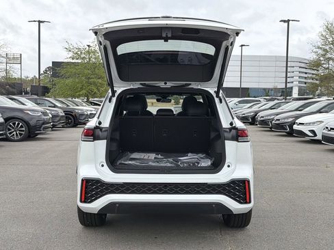 New 2026 Volkswagen Tiguan SE R-Line FWD image 14