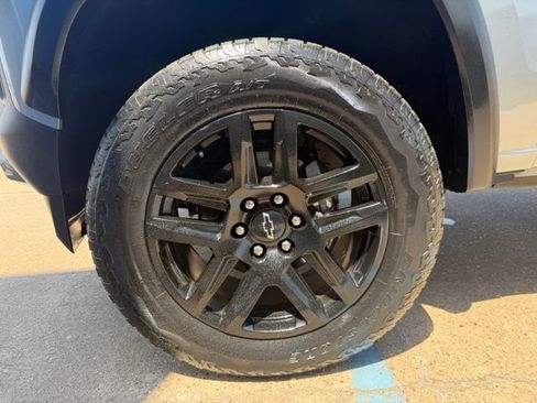 Used 2023 Chevrolet Colorado Trail Boss AWD/4WD image 5