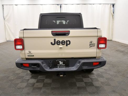 Used 2022 Jeep Gladiator Sport AWD/4WD image 6